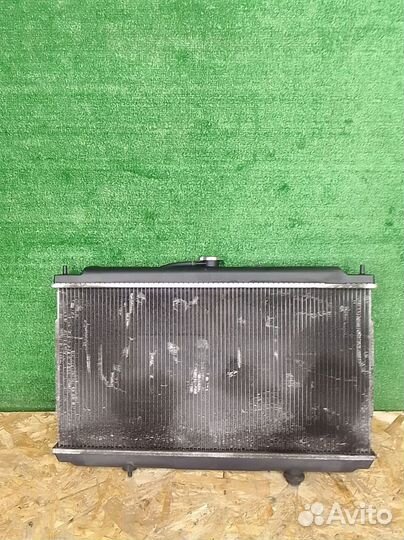 Радиатор охлаждения двигателя Nissan Primera P12