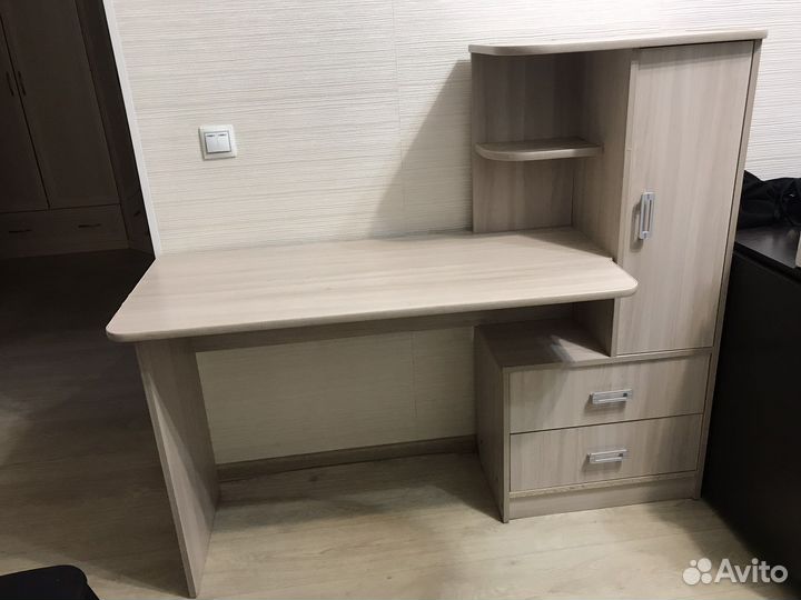 Продам компьютерный стол