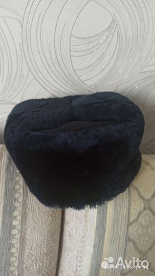 Две шапки ушанки