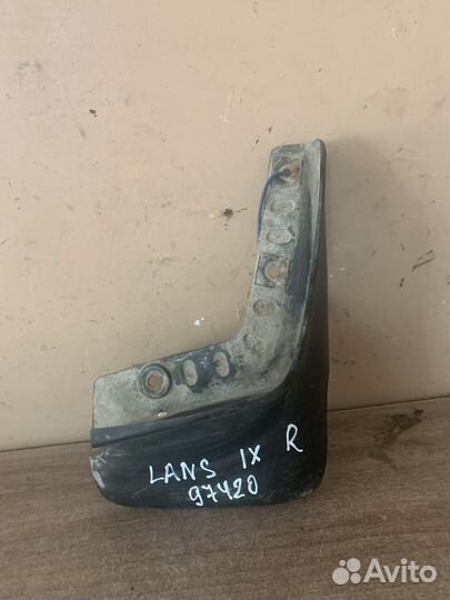 Брызговик передний правый Лансер 9