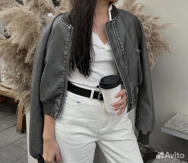 Кожаный бомбер женский