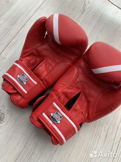 Боксерские перчатки
