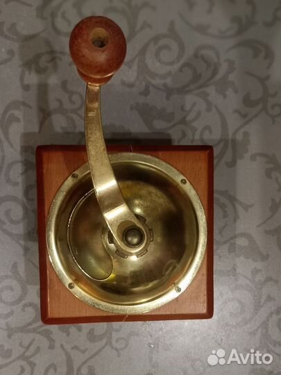 Кофемолка ручная деревянная