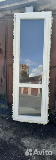 Новые деревянные окна и дверь