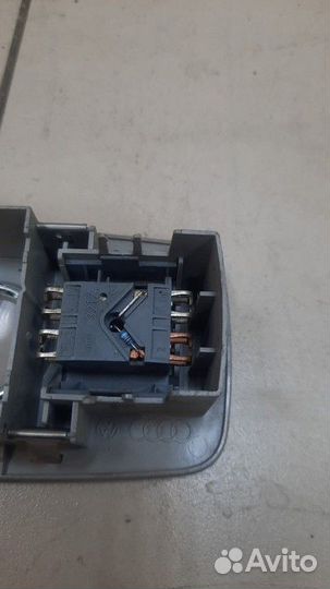 Плафон внутреннего освещения передний Audi Q7