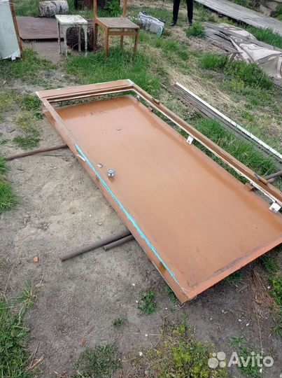 Дверь входная металлическая