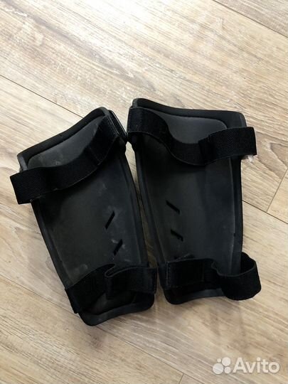 Футбольные щитки Nike