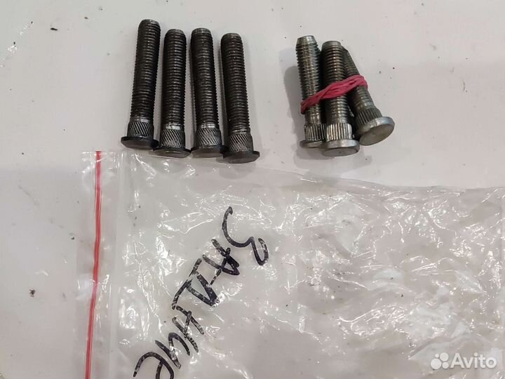 Болты крепления стойки Ford Honda