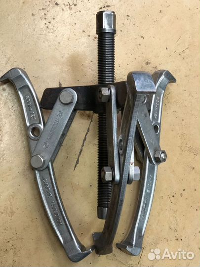 Сьёмник трехлапый 300мм king tony