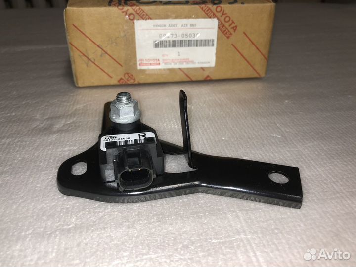 Датчик AIR BAG toyota avensis II 8917305030