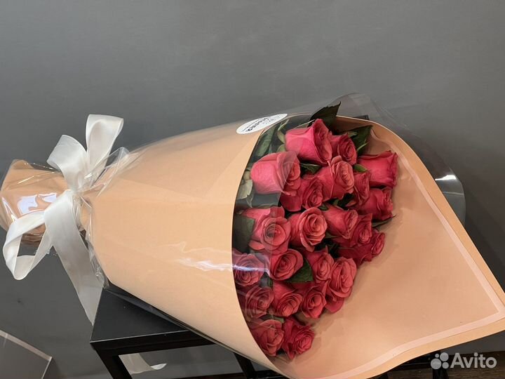 23 импортных роз