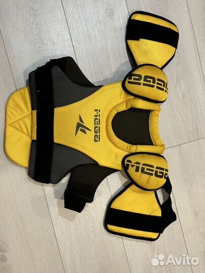 Нагрудник хоккейный