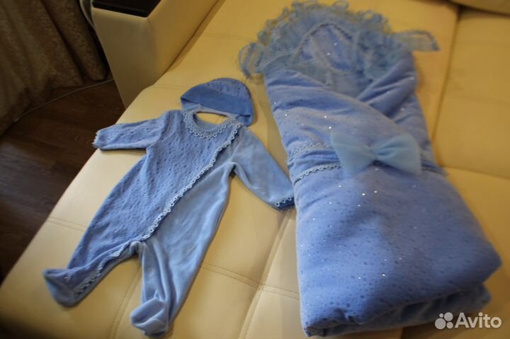 Комплект на выписку (одеяло, комбинезон, шапочка)