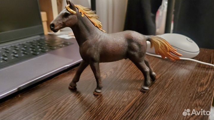 Конь schleich мустанг