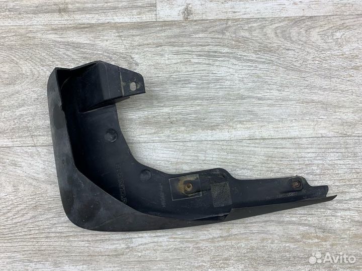 Брызговик передний правый Honda Cr-V внедорожник