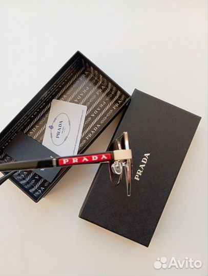 Солнцезащитные очки prada унисекс