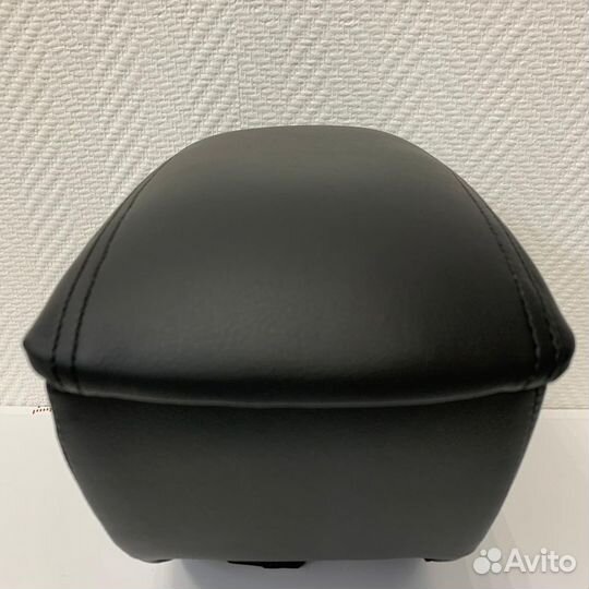 Штатный подлокотник nissan note (2005)