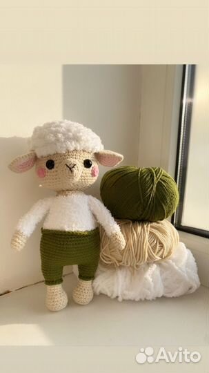 Игрушка вязаная овечка