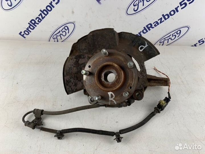 Кулак поворотный правый Hyundai Tucson JM 2.0