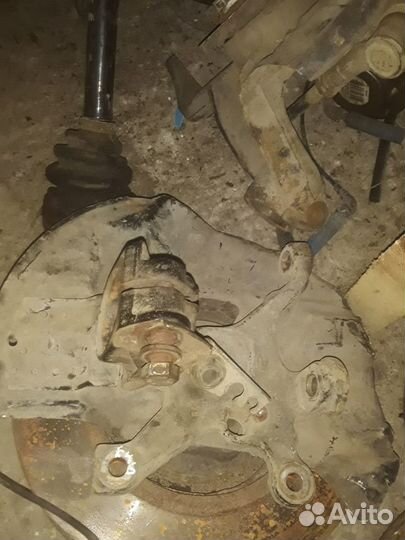 Передний левый кулак BMW 3 E46 бмв 3 Е46