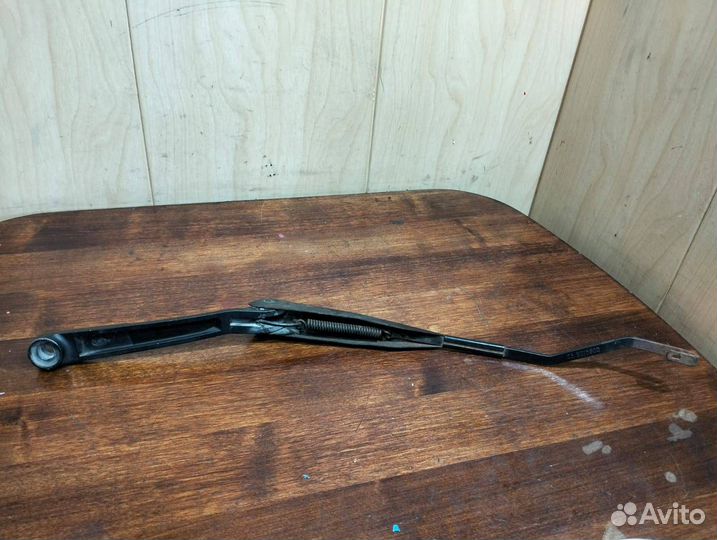 Поводок дворников левый Hyundai LantraJ2