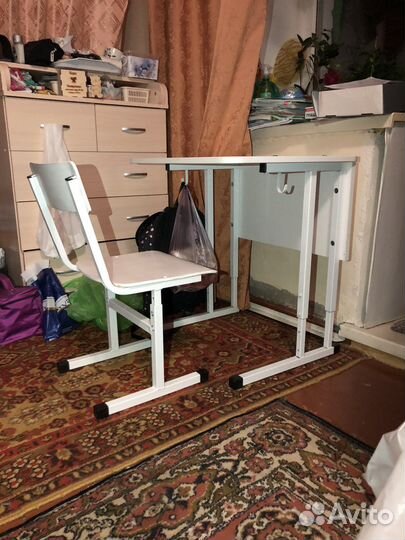 Растущая парта и стул белоснежный цвет новая