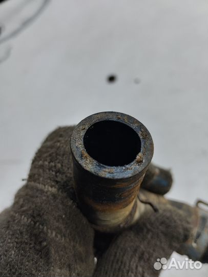 Тройник системы охлаждения с патрубками