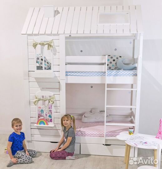Двухъярусная кровать домик