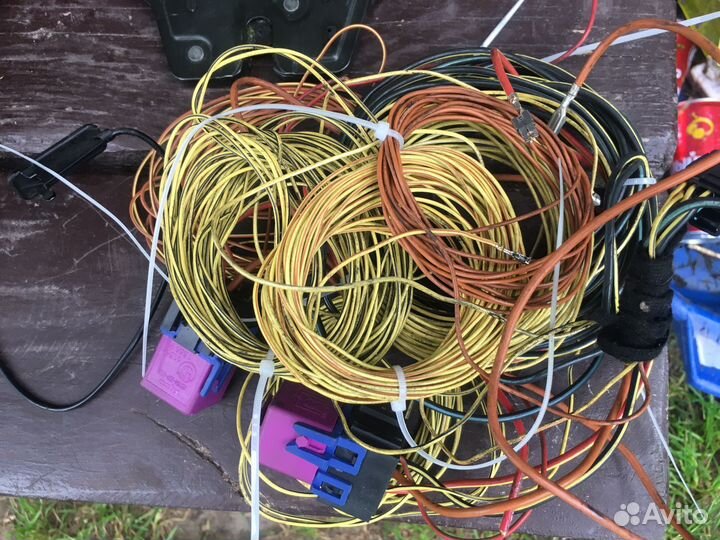 Замок багажника с доводчиком