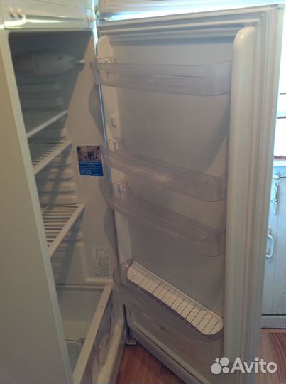 Продается холодильник indesit TIA 160