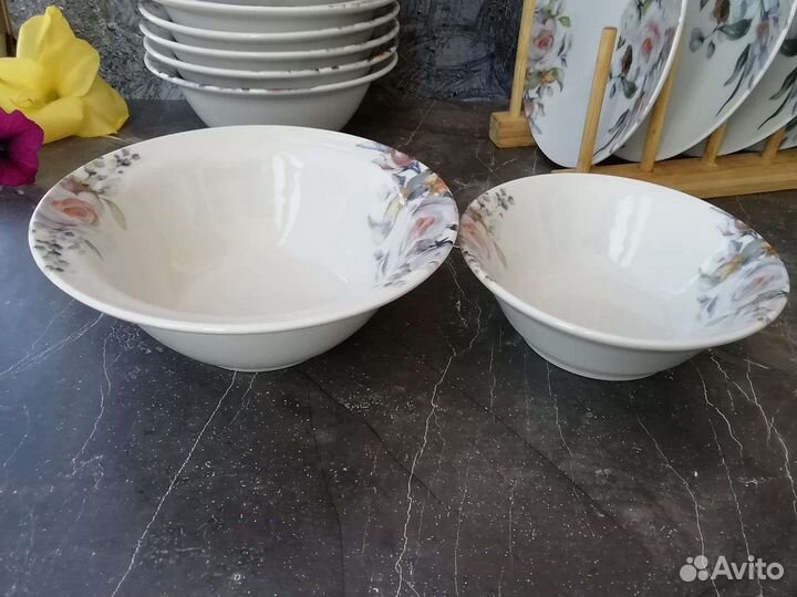 Набор столовой фарфоровой посуды из 42 предметов