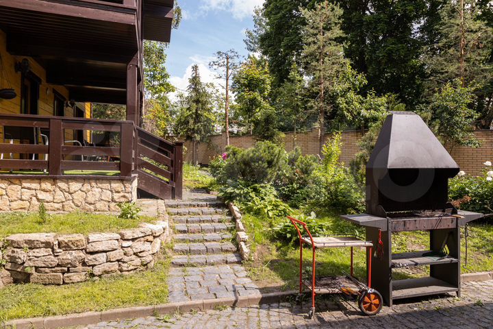 Коттедж 250 м² на участке 10 сот.