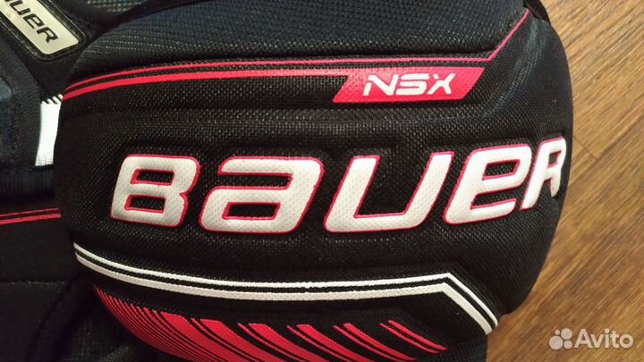 Хоккейный нагрудник (наплечник)