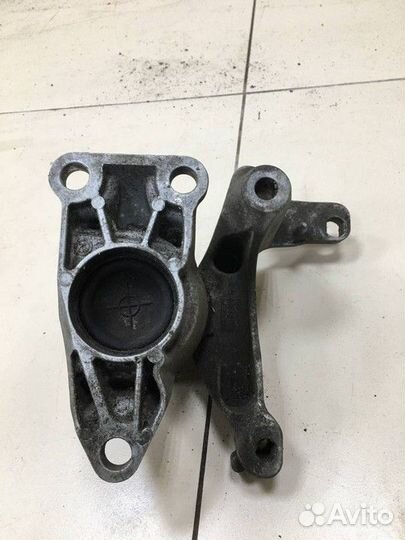 Опора двигателя правая Renault Fluence