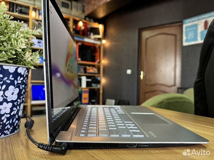 Ноутбук-трансформер Sony / Core i3 / SSD 256gb