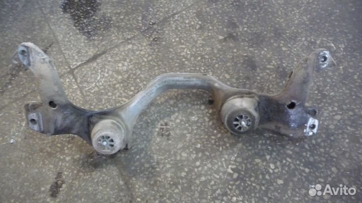 Балка подмоторная Ауди ку7 таурег каен