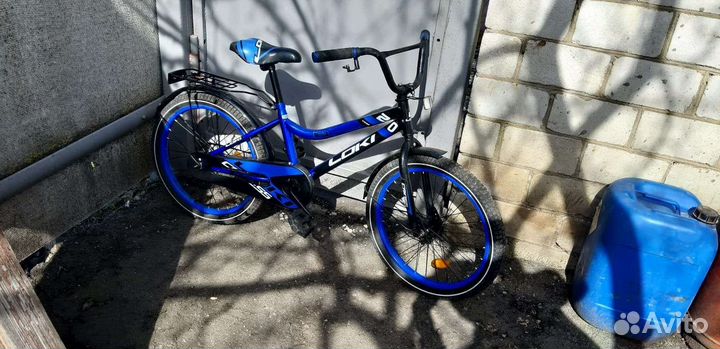 Детский велосипед, с страховочными колесами