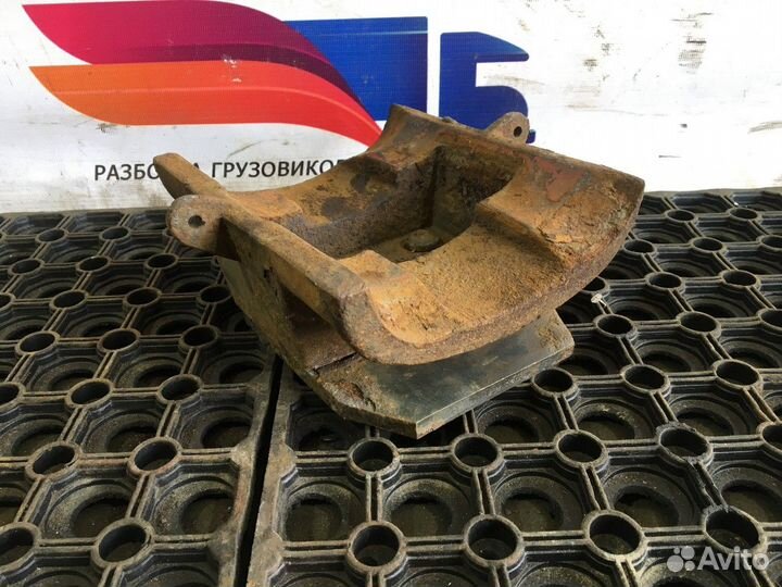 1268400 Проставка стремянки рессоры