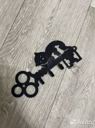 Ключница настенная металлическая