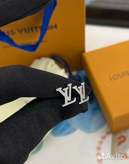 Пусеты Louis Vuitton