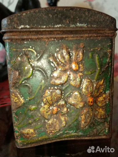 Старинная жестяная коробка