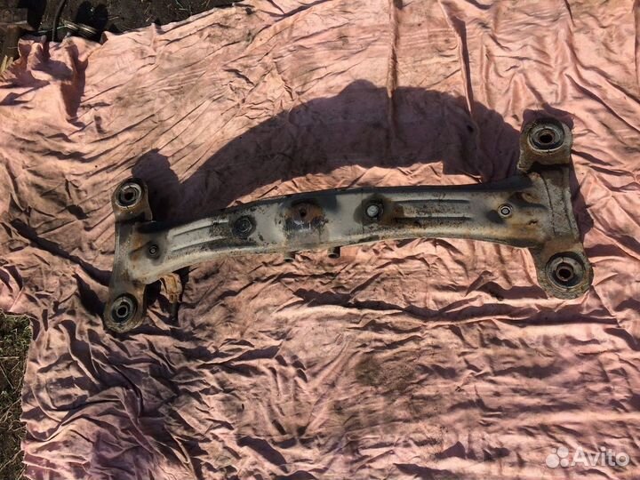 Задний подрамник балка Toyota Camry Sv 30 32