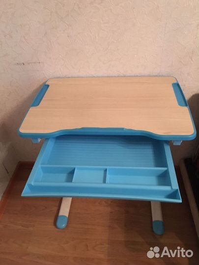 Школьная парта и стул