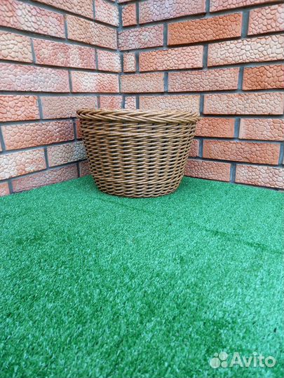 Кашпо из искусственного ротанга