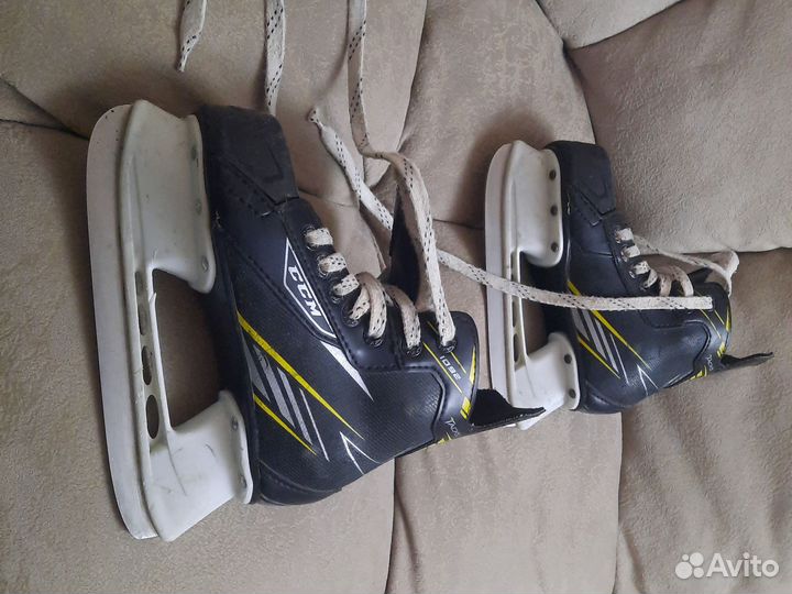 Продам коньки хоккейные 30р