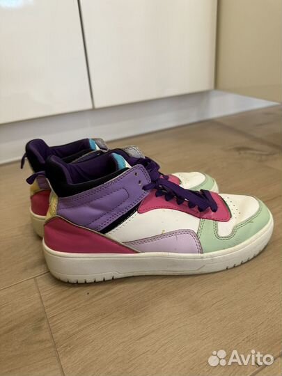 Кроссовки женские Stradivarius