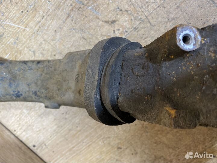 Поворотный кулак передний левый VW Passat B5 + X88