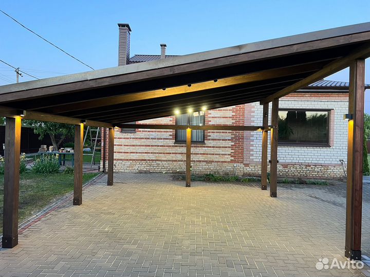 Бригада плотников строителей