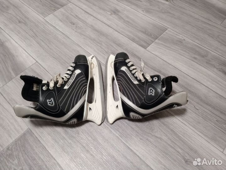 Коньки хоккейные