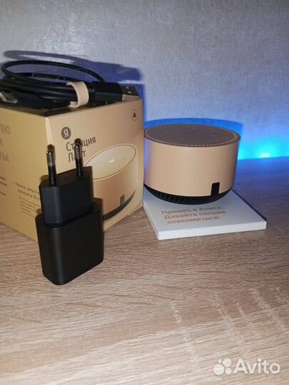 Умная колонка Яндекс Станция Лайт с Алисой